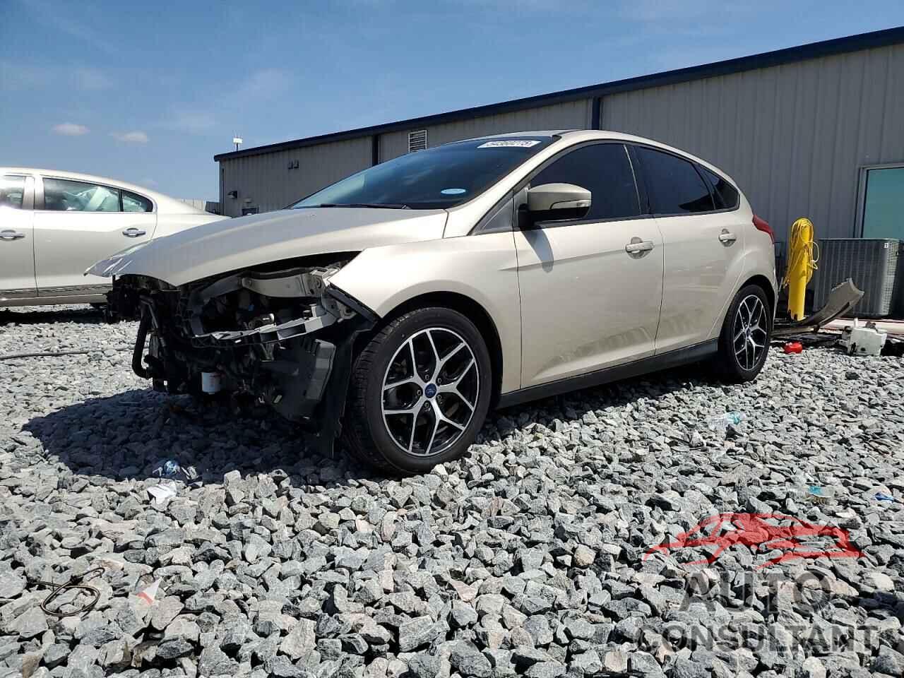 FORD FOCUS 2018 - 1FADP3M23JL201844