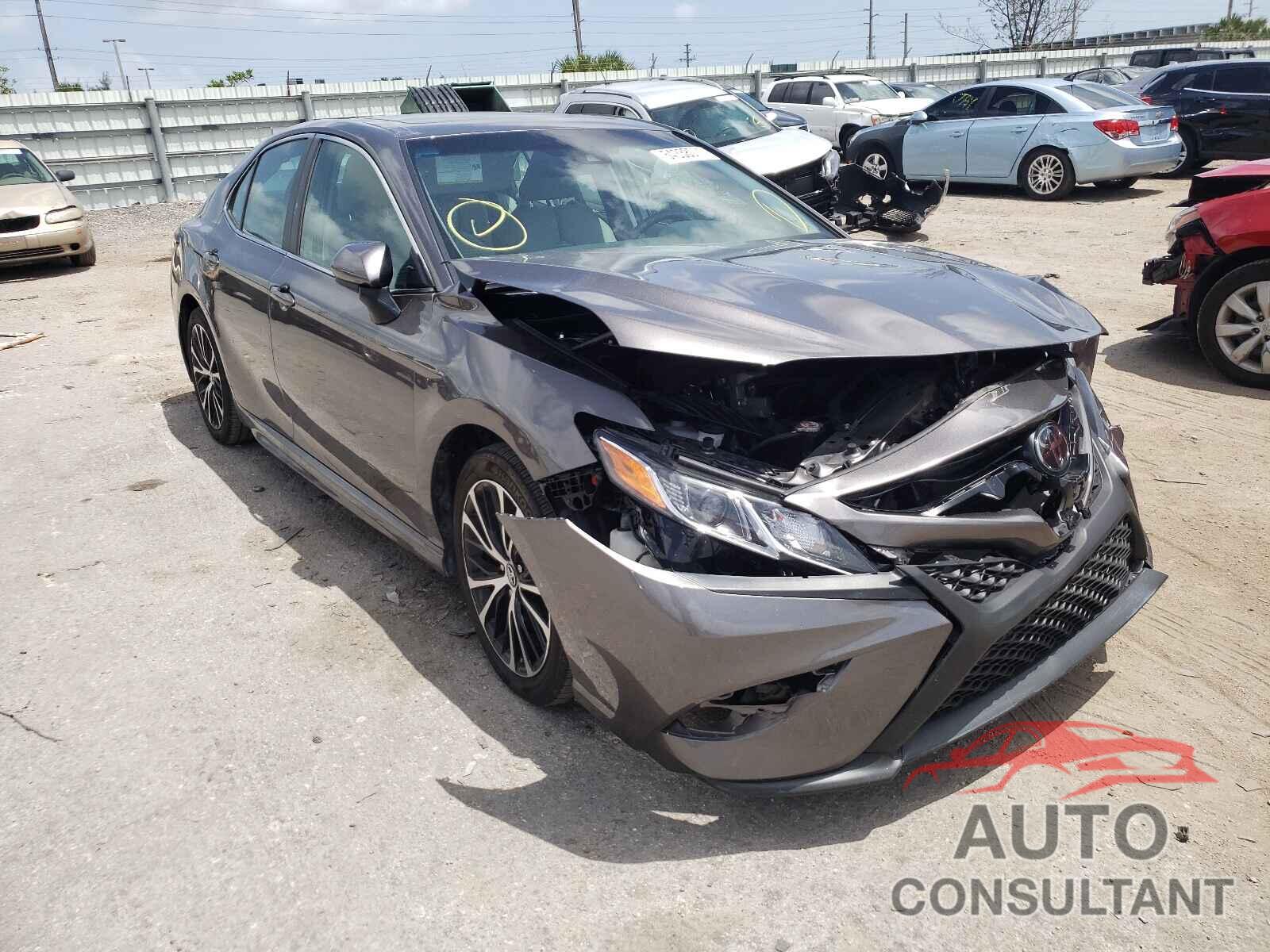 TOYOTA CAMRY 2018 - 4T1B11HK5JU558188