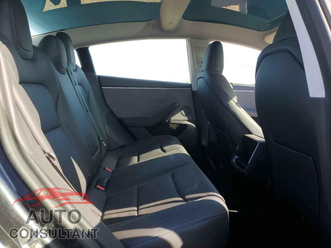 TESLA MODEL 3 2024 - 5YJ3E1EA8RF824803