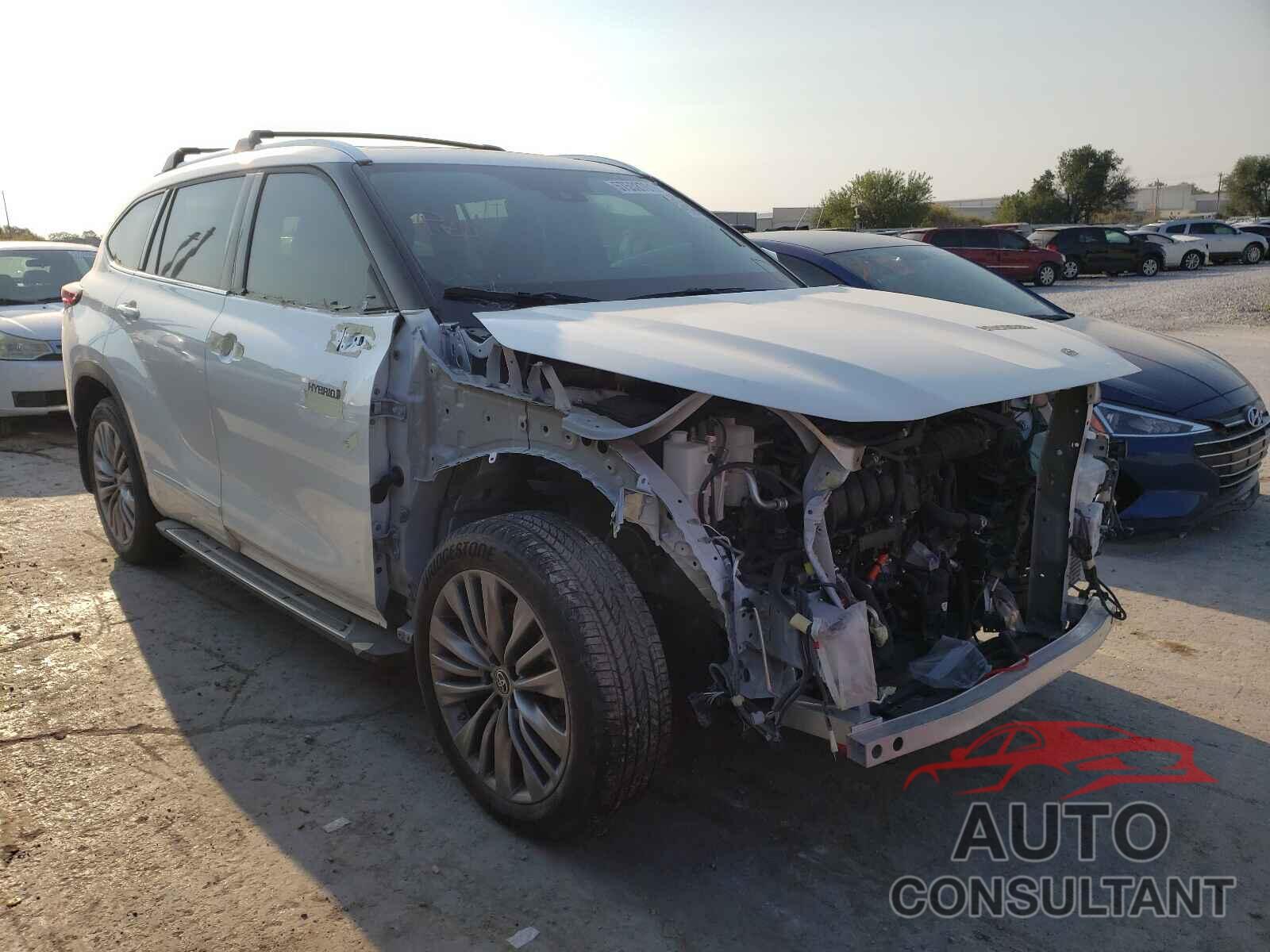 TOYOTA HIGHLANDER 2021 - 5TDFARAH2MS004411