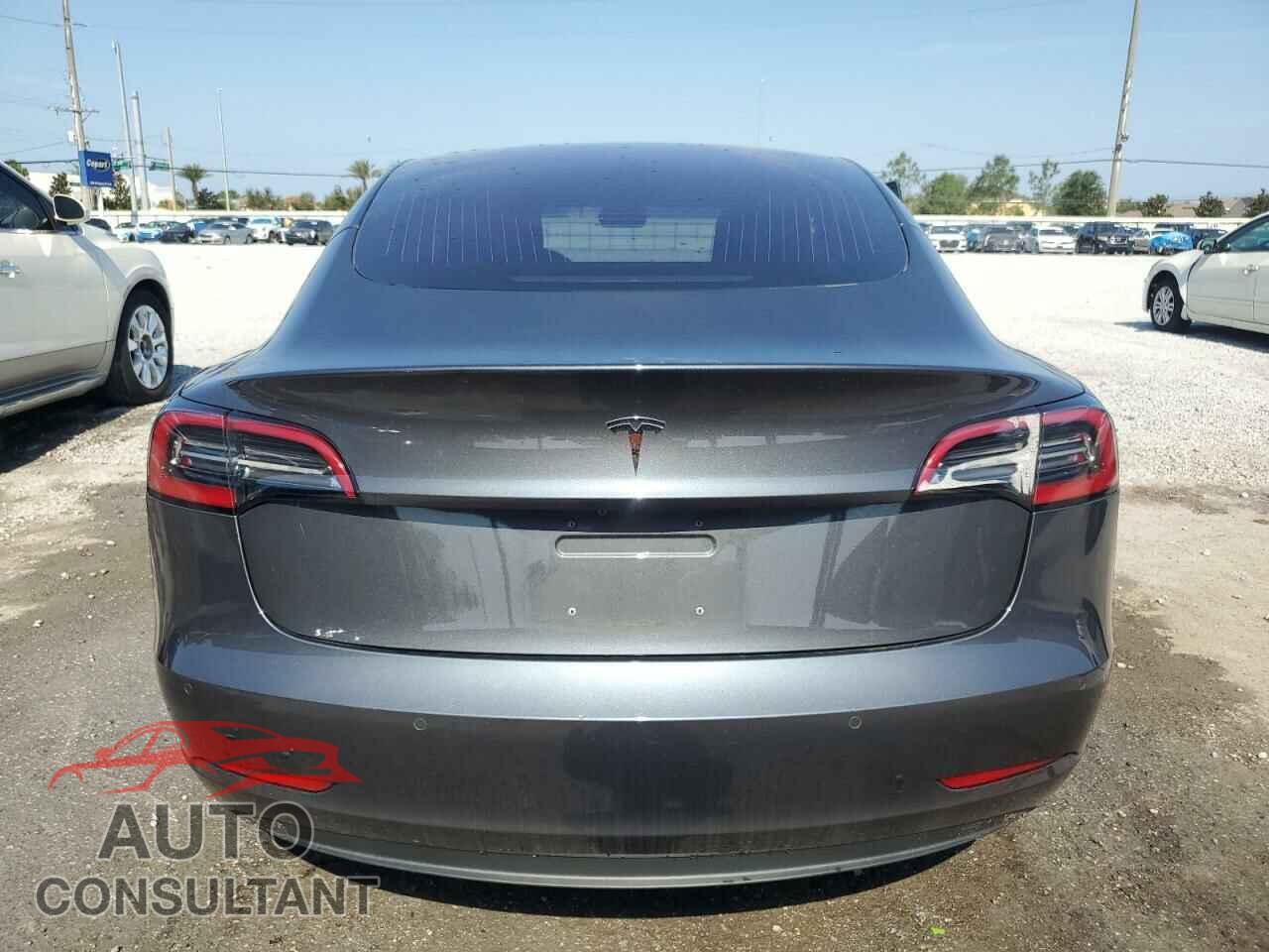 TESLA MODEL 3 2018 - 5YJ3E1EA5JF020043