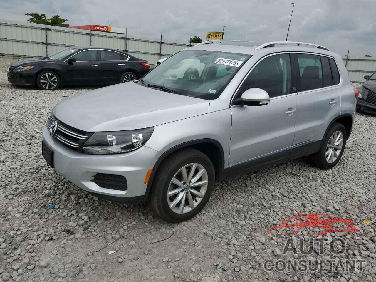 VOLKSWAGEN TIGUAN 2017 - WVGSV7AX9HK020189