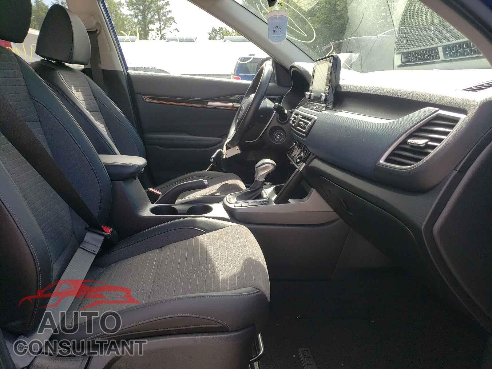KIA SELTOS 2021 - KNDEUCAA8M7107314