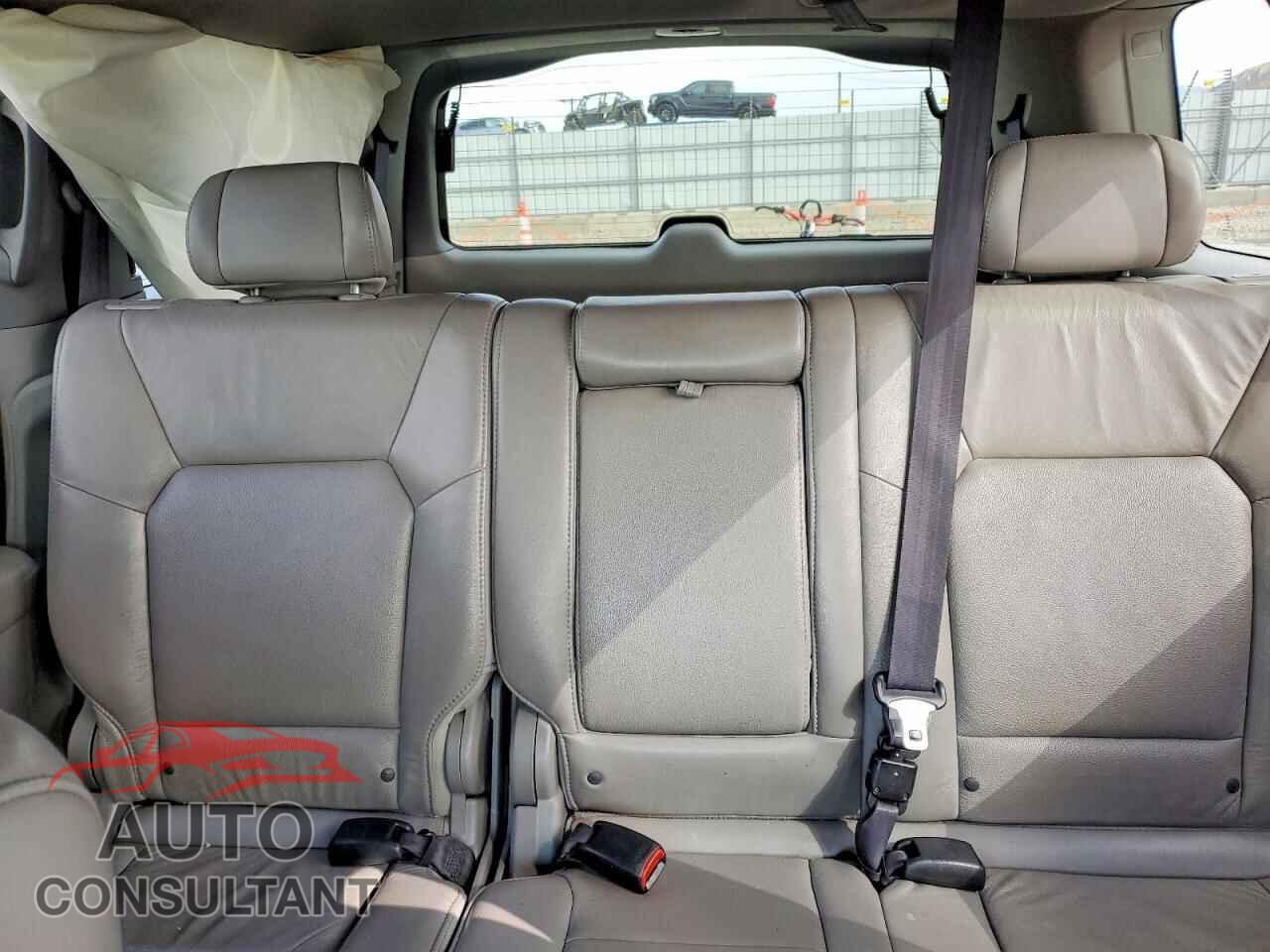 HONDA PILOT 2011 - 5FNYF4H58BB018002