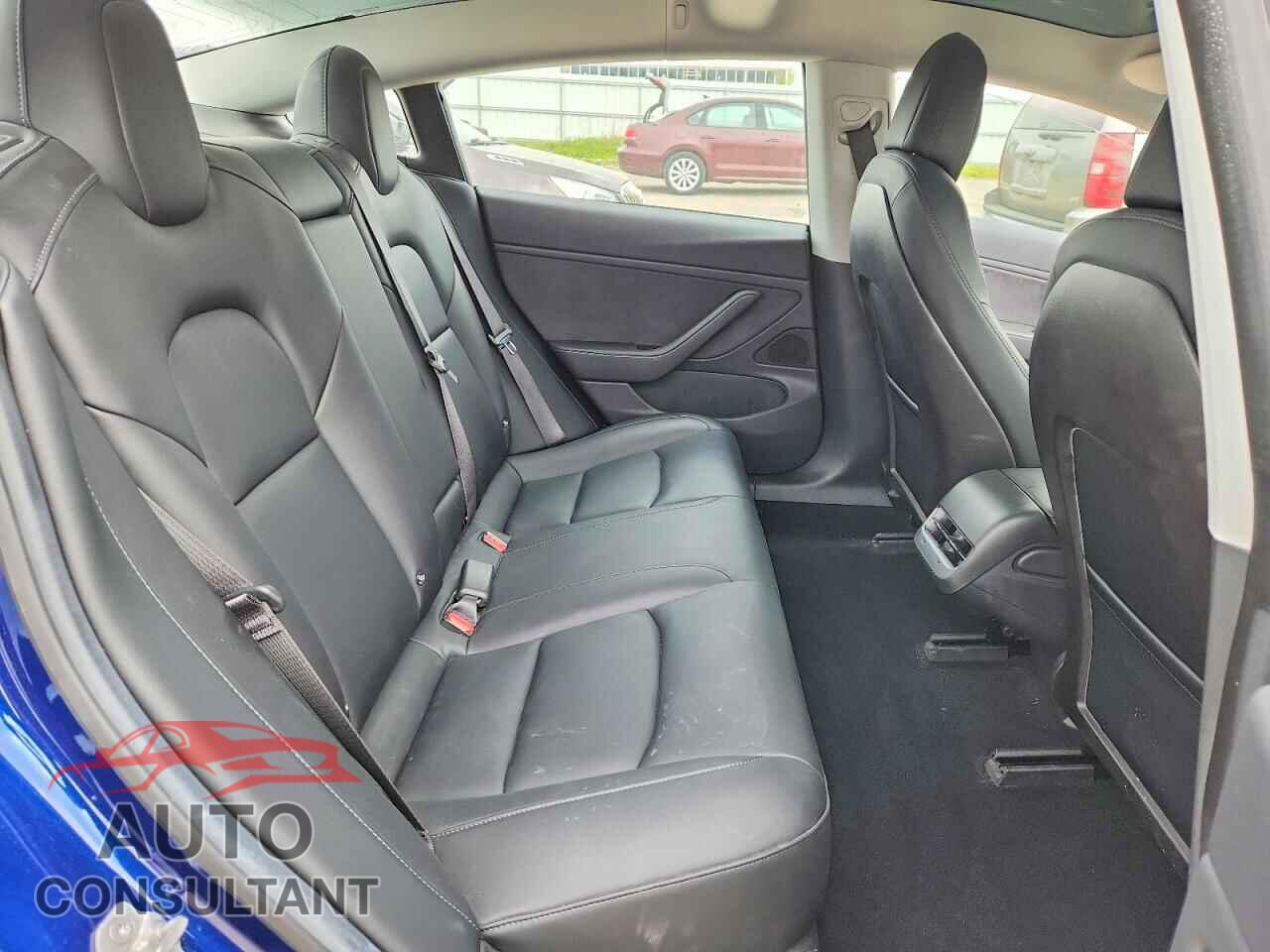 TESLA MODEL 3 2018 - 5YJ3E1EAXJF031765