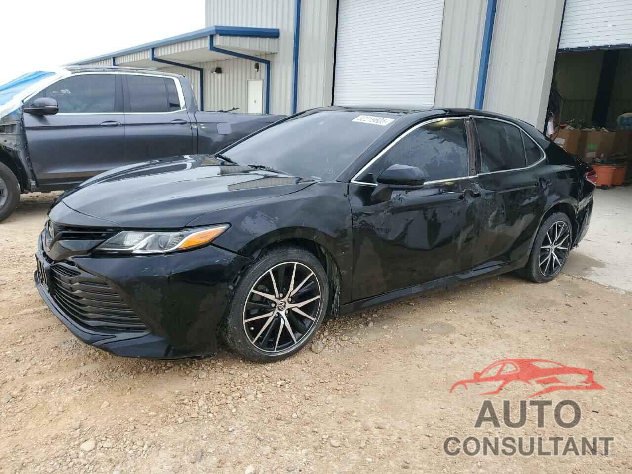 TOYOTA CAMRY 2018 - 4T1B11HK1JU098172