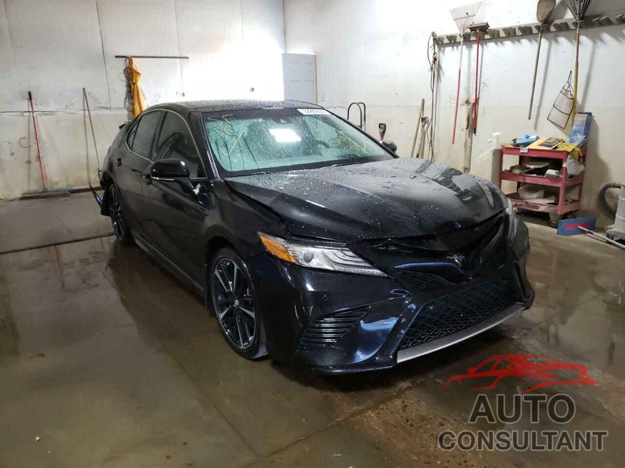 TOYOTA CAMRY 2018 - 4T1B61HK6JU102167
