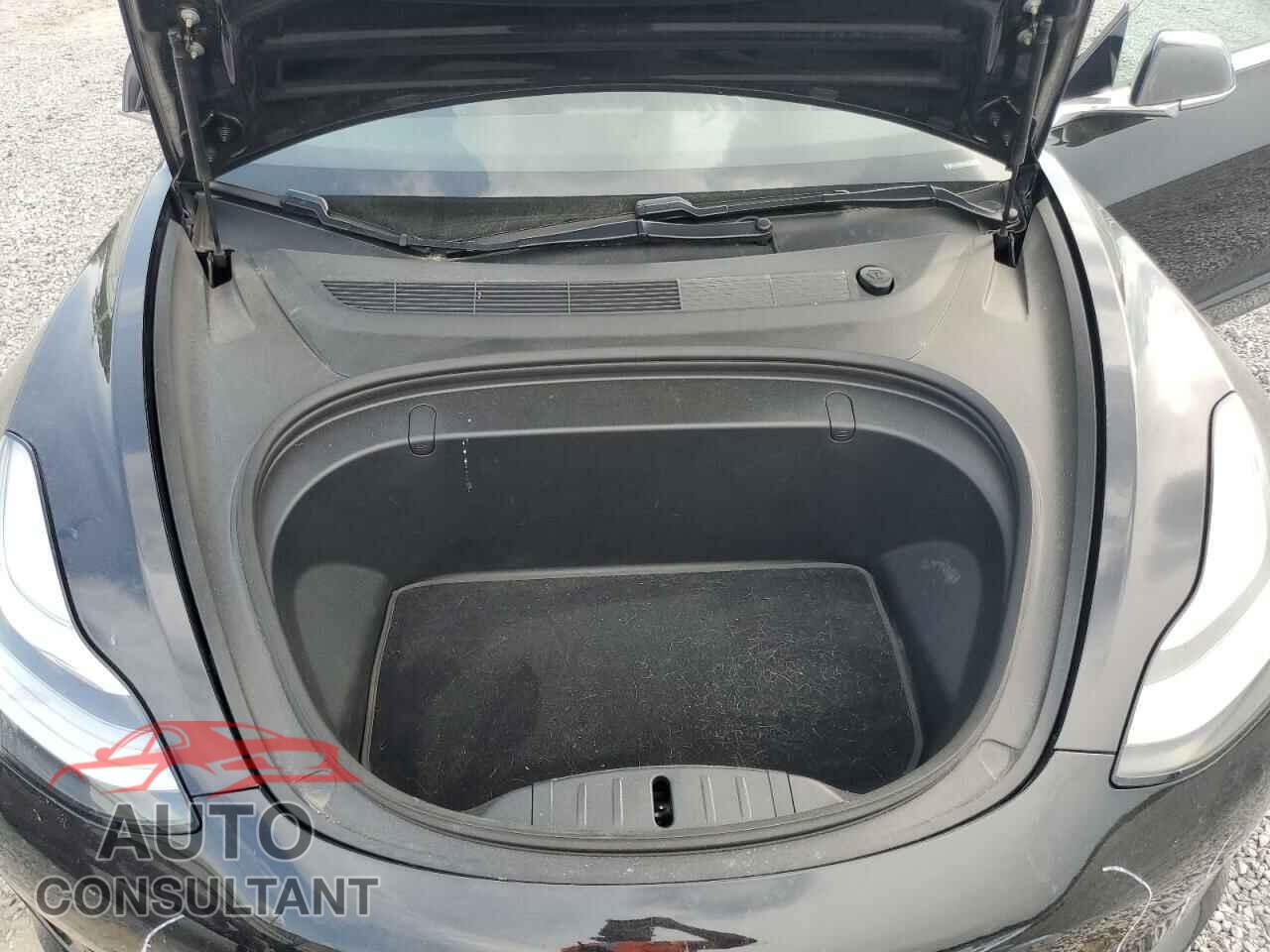 TESLA MODEL 3 2018 - 5YJ3E1EB0JF082586