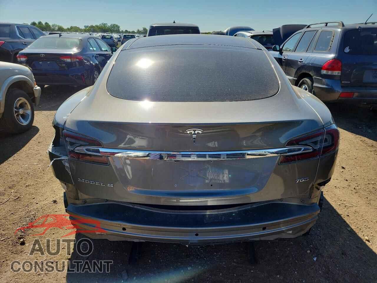 TESLA MODEL S 2015 - 5YJSA1S24FF097157