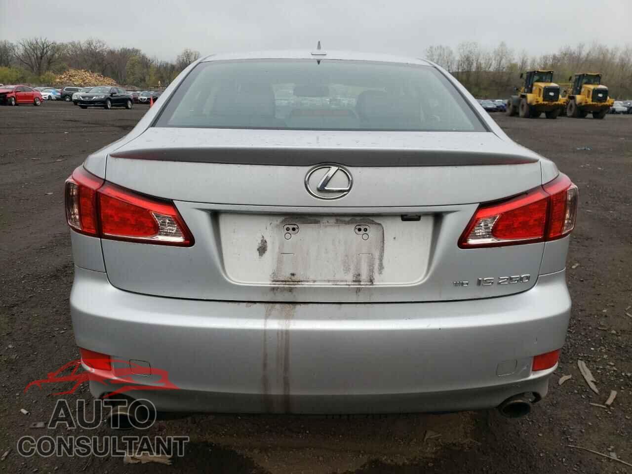 LEXUS IS 2011 - JTHCF5C27B5044801