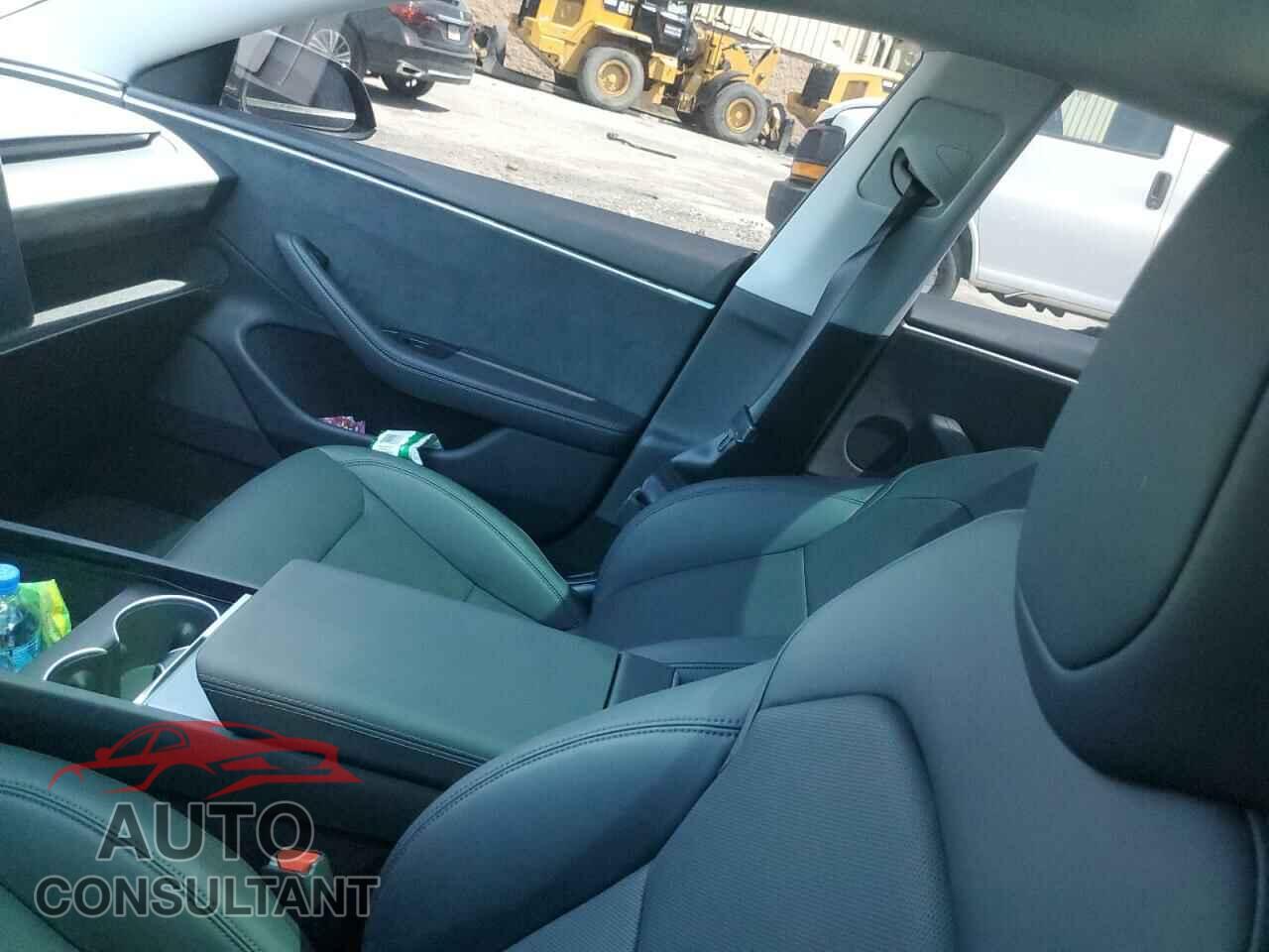 TESLA MODEL 3 2024 - 5YJ3E1EB7RF734552