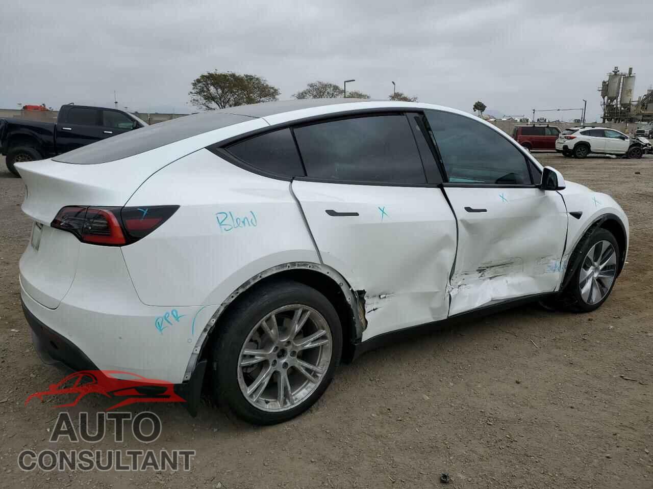 TESLA MODEL Y 2021 - 5YJYGDED8MF103370
