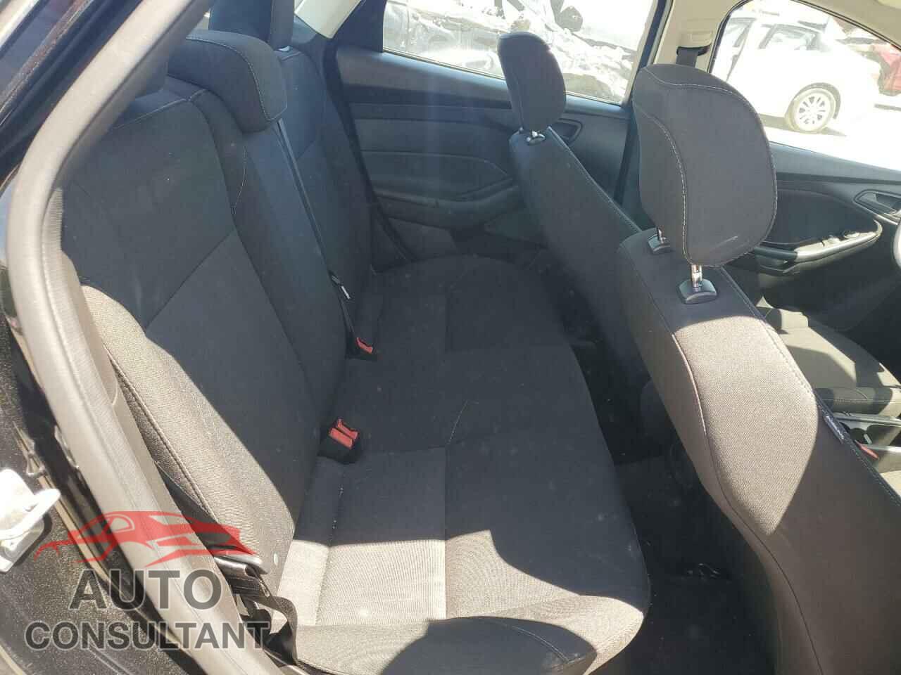 FORD FOCUS 2017 - 1FADP3E24HL212215