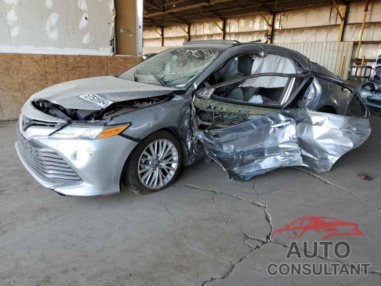 TOYOTA CAMRY 2018 - 4T1B11HK8JU053570