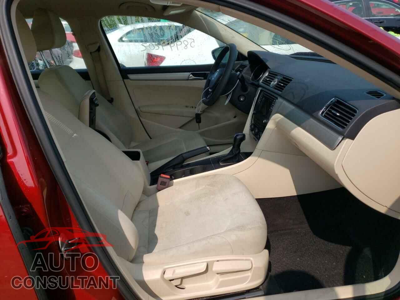 VOLKSWAGEN PASSAT 2017 - 1VWAT7A38HC044283