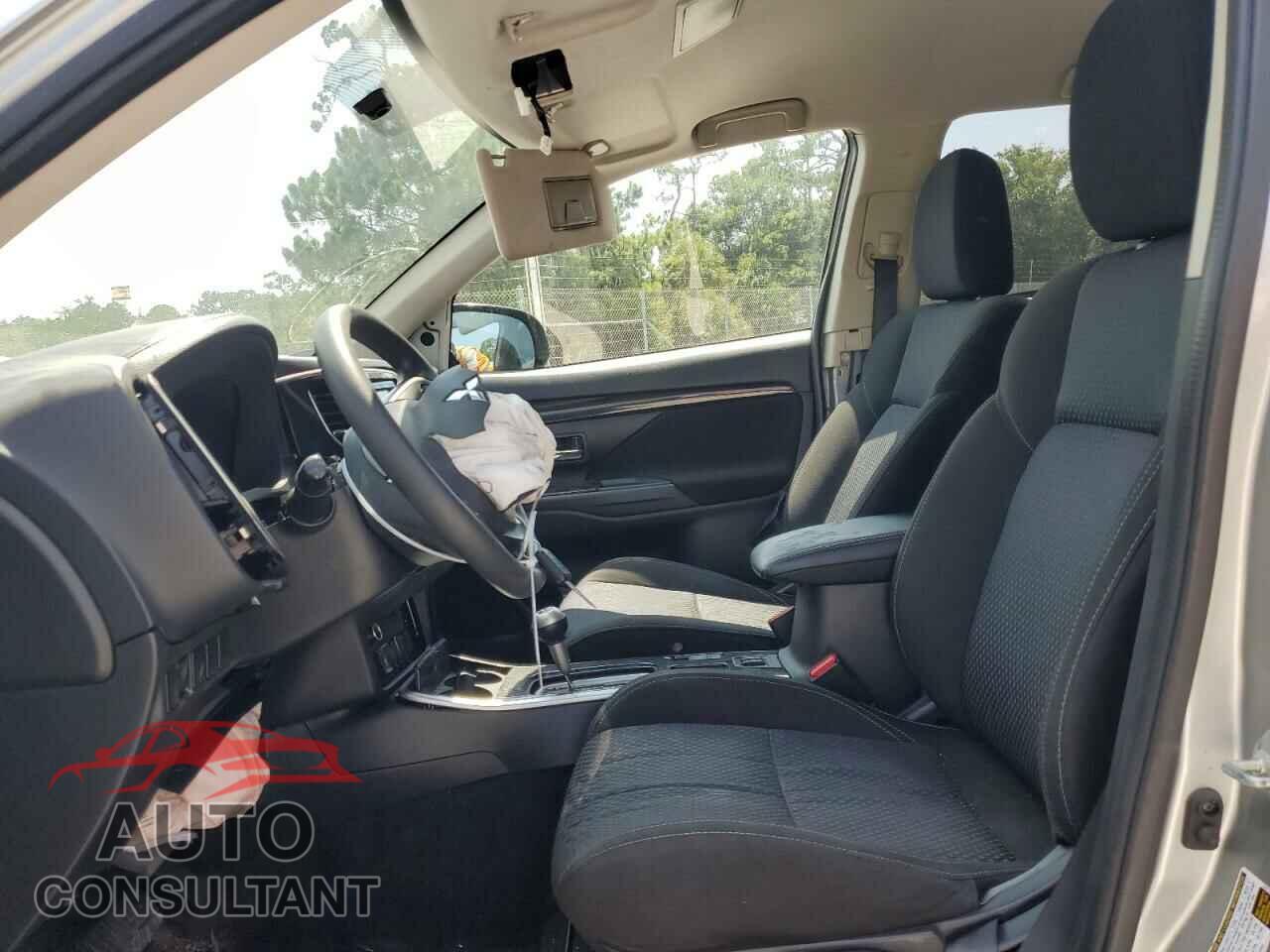 MITSUBISHI OUTLANDER 2019 - JA4AD2A3XKZ023047