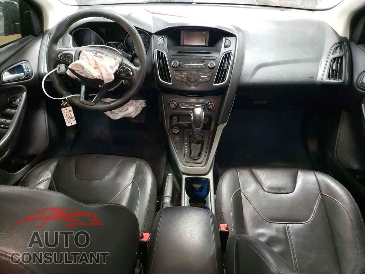 FORD FOCUS 2015 - 1FADP3F26FL305104