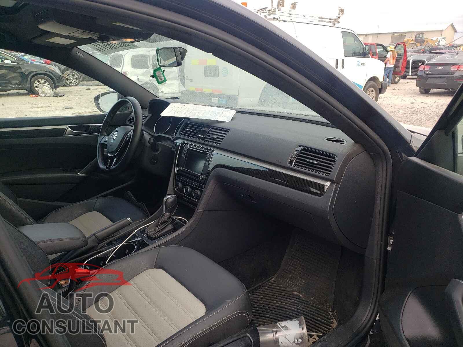 VOLKSWAGEN PASSAT 2018 - 1VWJM7A35JC036807