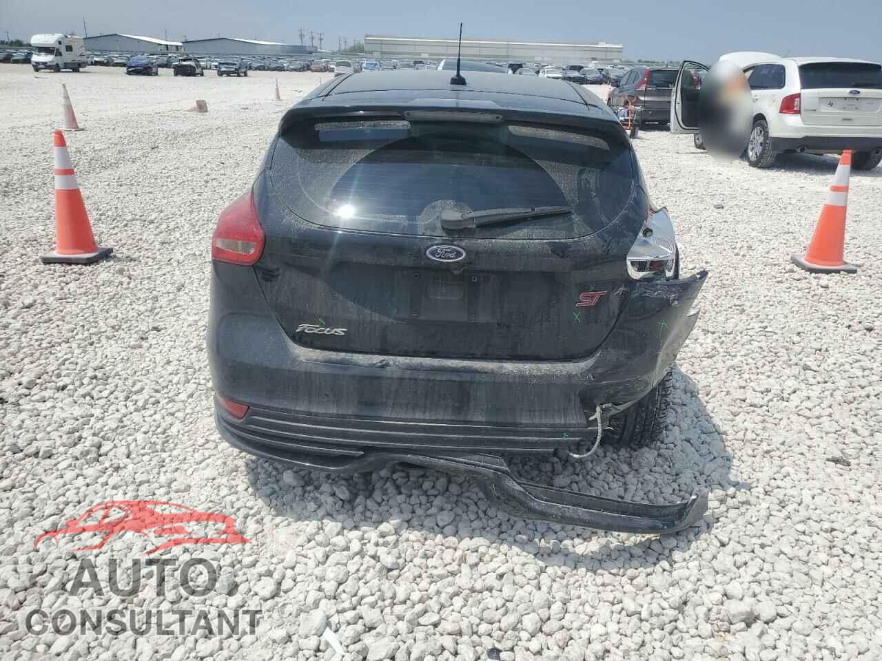 FORD FOCUS 2018 - 1FADP3L98JL216595