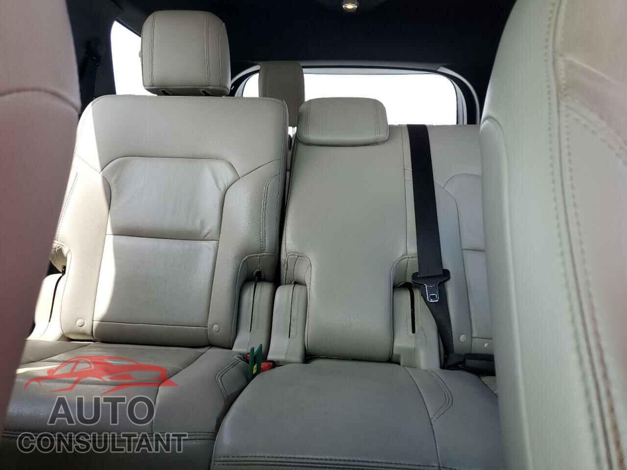 FORD EXPLORER 2018 - 1FM5K7D80JGA34341