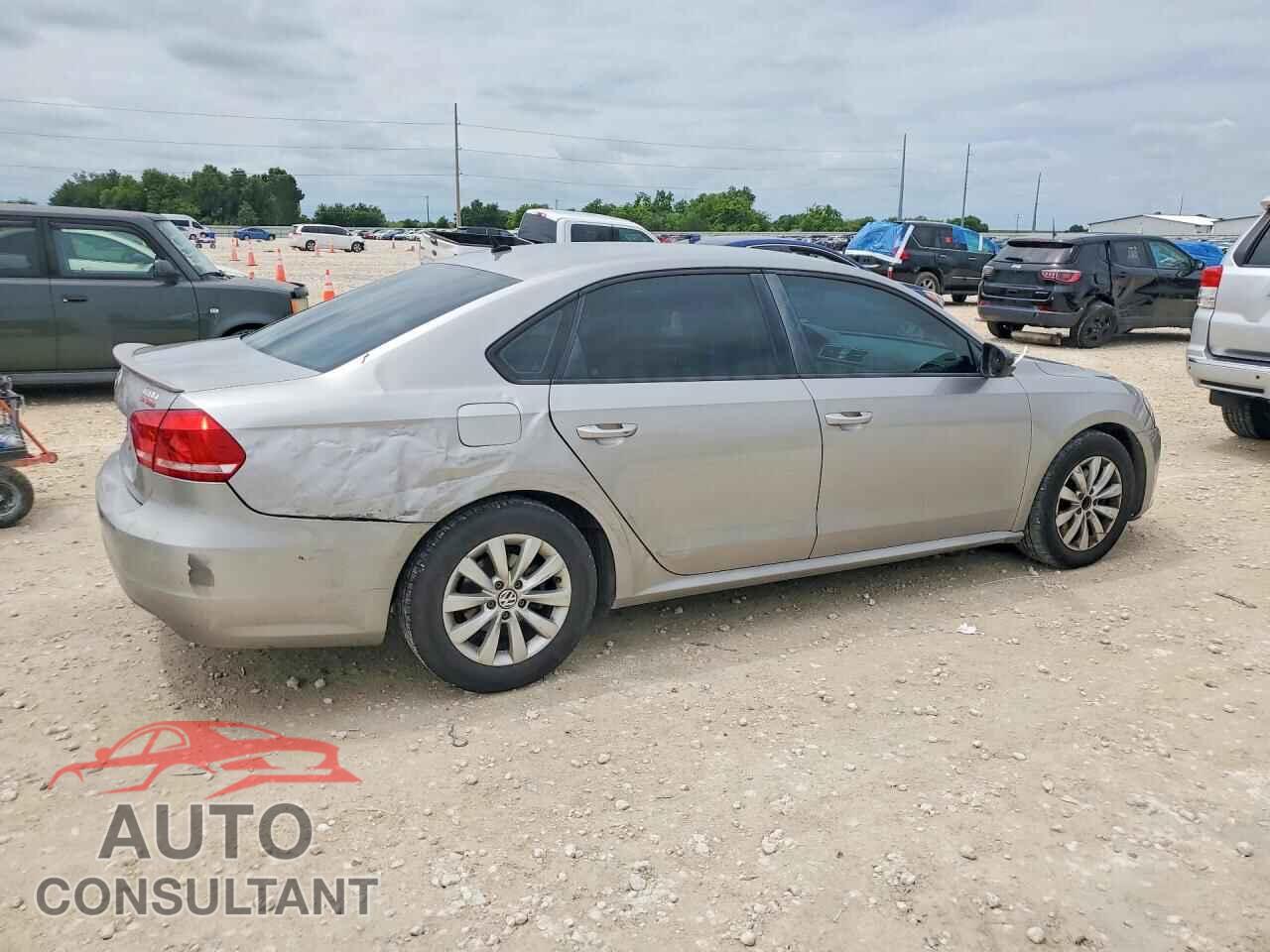 VOLKSWAGEN PASSAT 2012 - 1VWAH7A39CC066142
