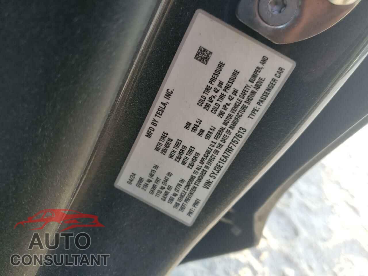 TESLA MODEL 3 2024 - 5YJ3E1EA7RF757613