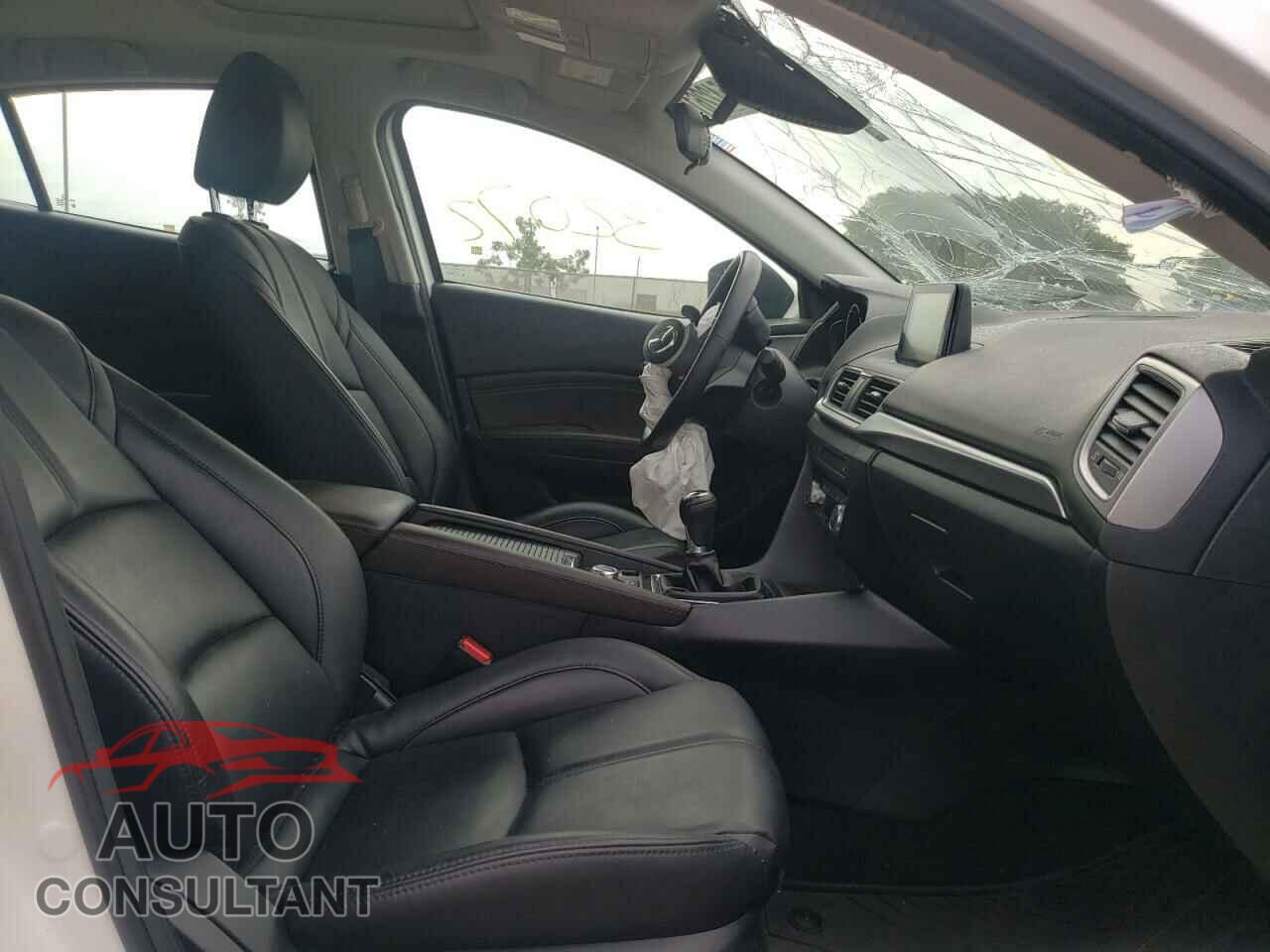 MAZDA 3 2018 - 3MZBN1L33JM245960