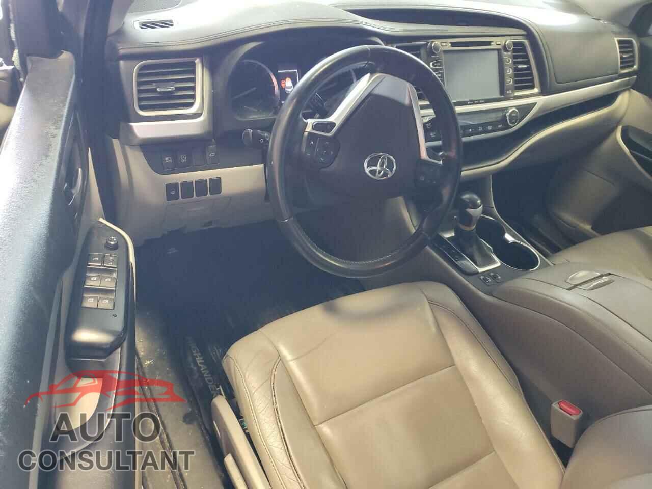TOYOTA HIGHLANDER 2018 - 5TDJZRFH2JS548401