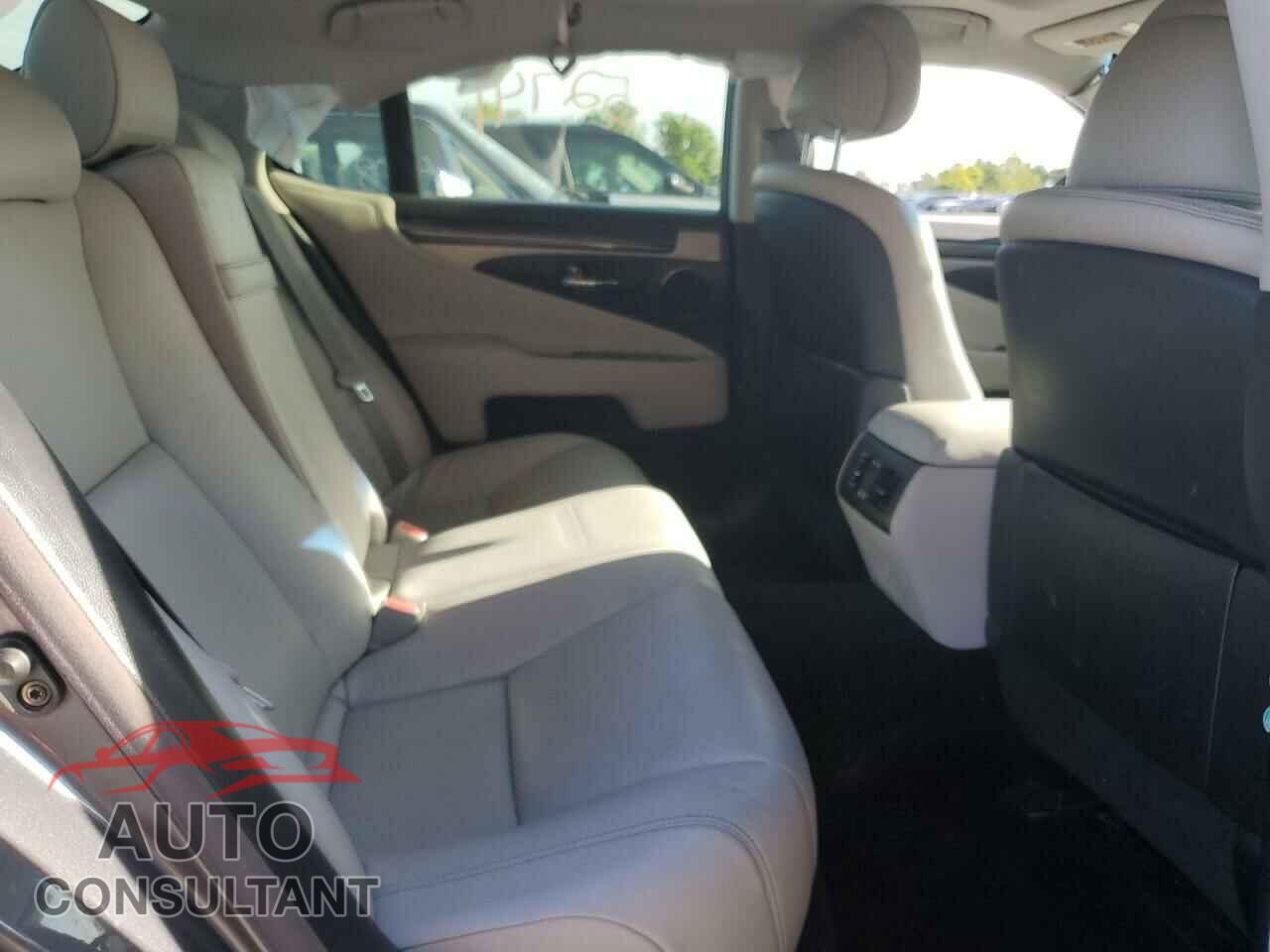 LEXUS LS460 2017 - JTHBL5EF5H5144375
