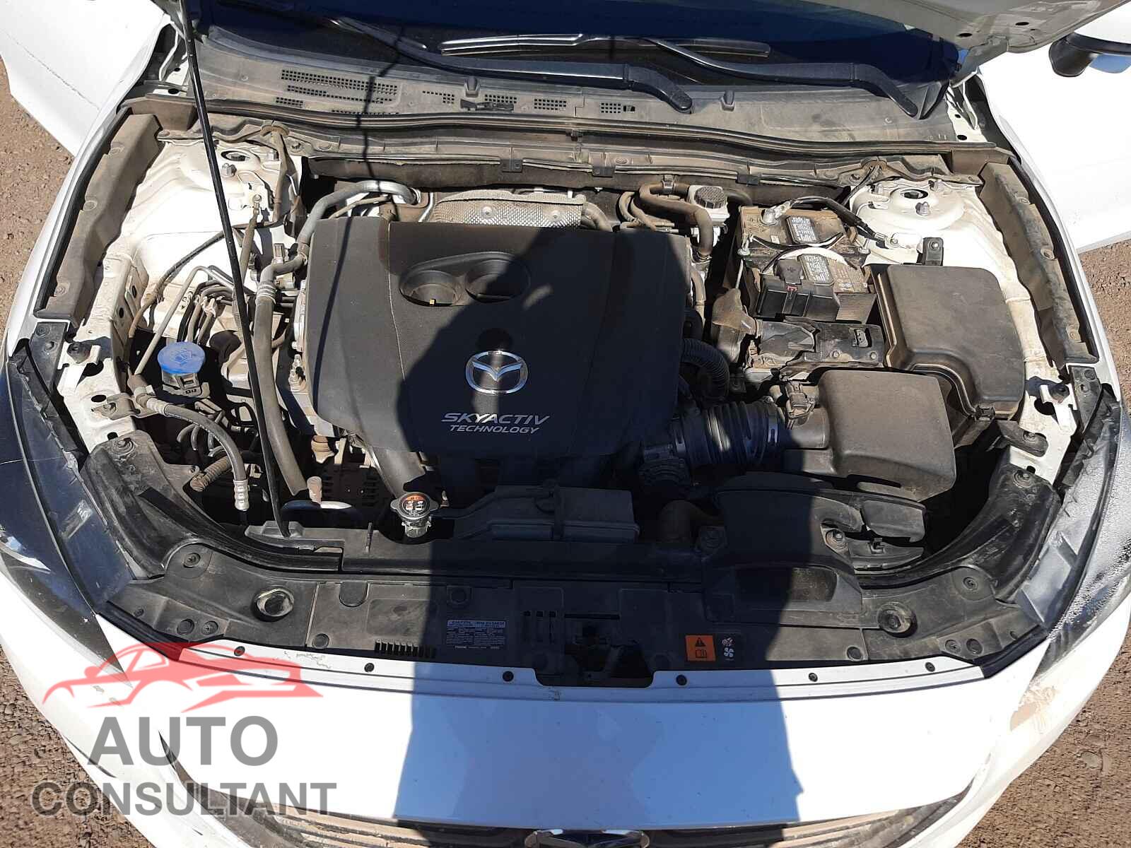 MAZDA 3 2018 - 3MZBN1V34JM191971