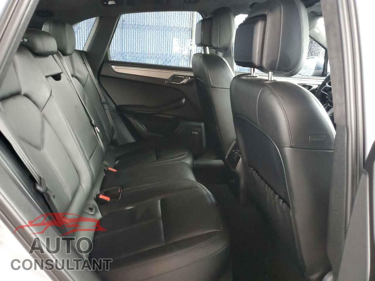 PORSCHE MACAN 2016 - WP1AF2A54GLB93236