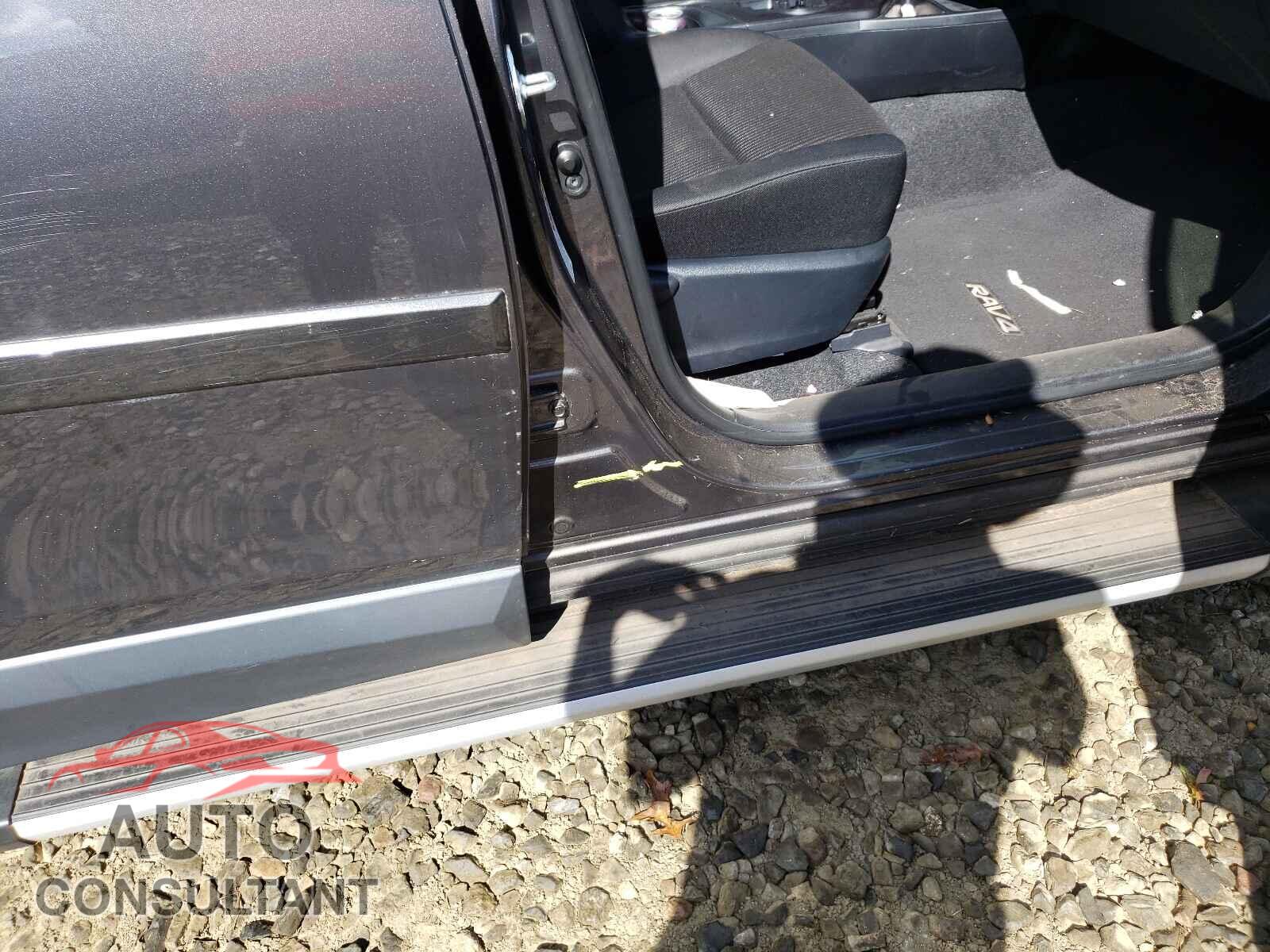 TOYOTA RAV4 2017 - JTMBFREV7HJ128564
