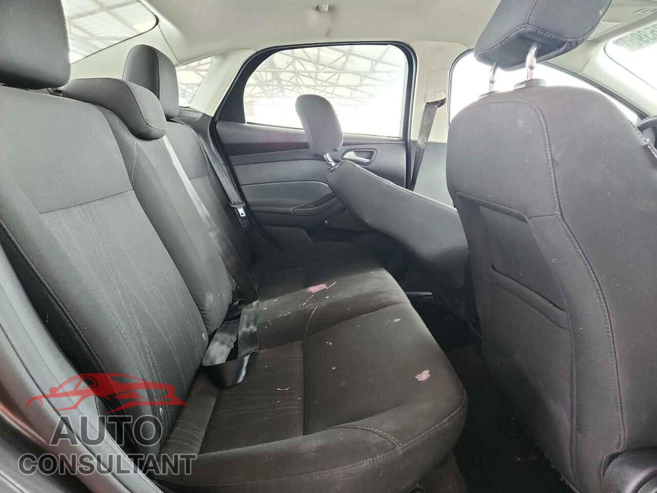FORD FOCUS 2016 - 1FADP3F25GL249187