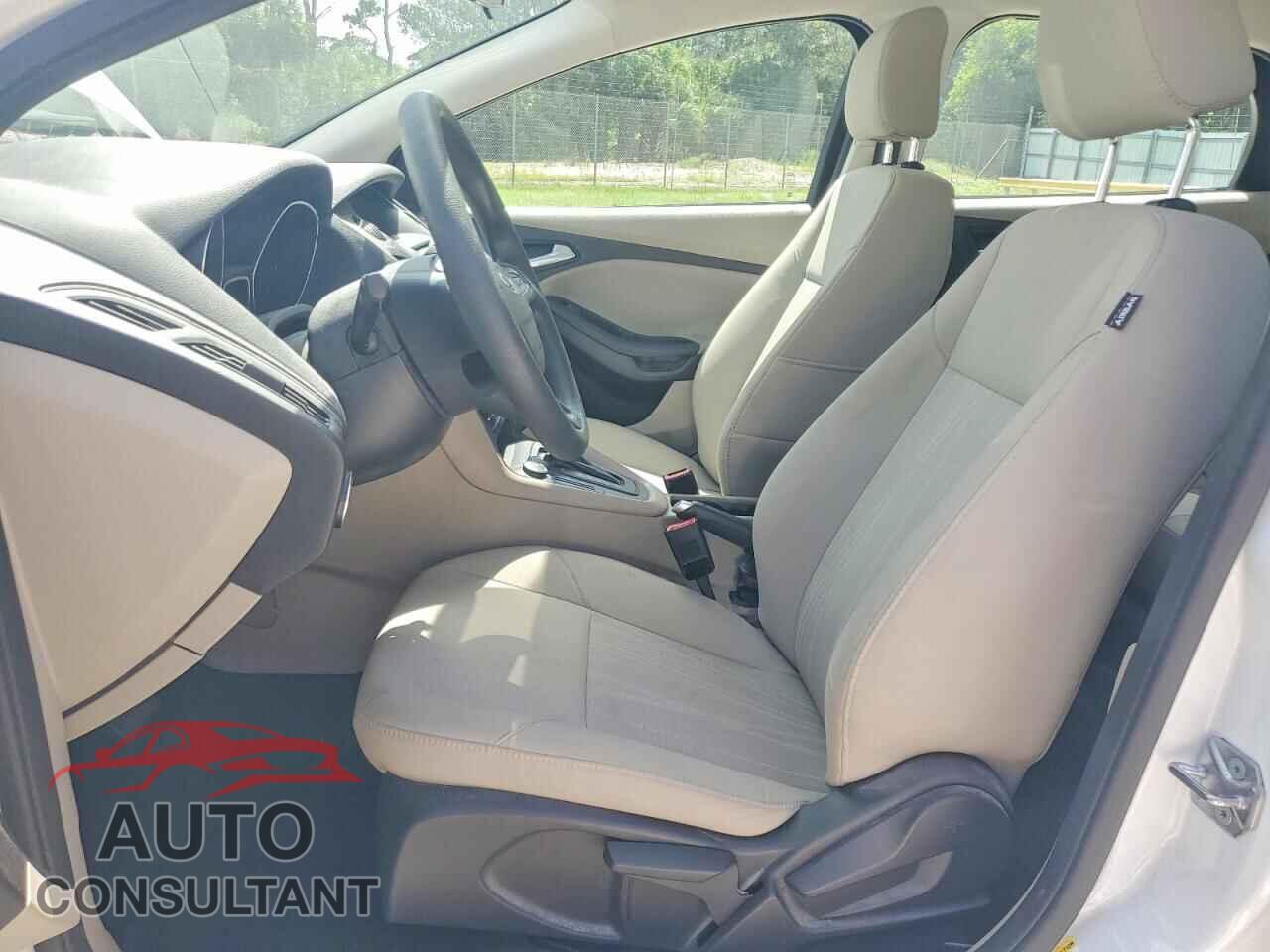 FORD FOCUS 2017 - 1FADP3F27HL256711
