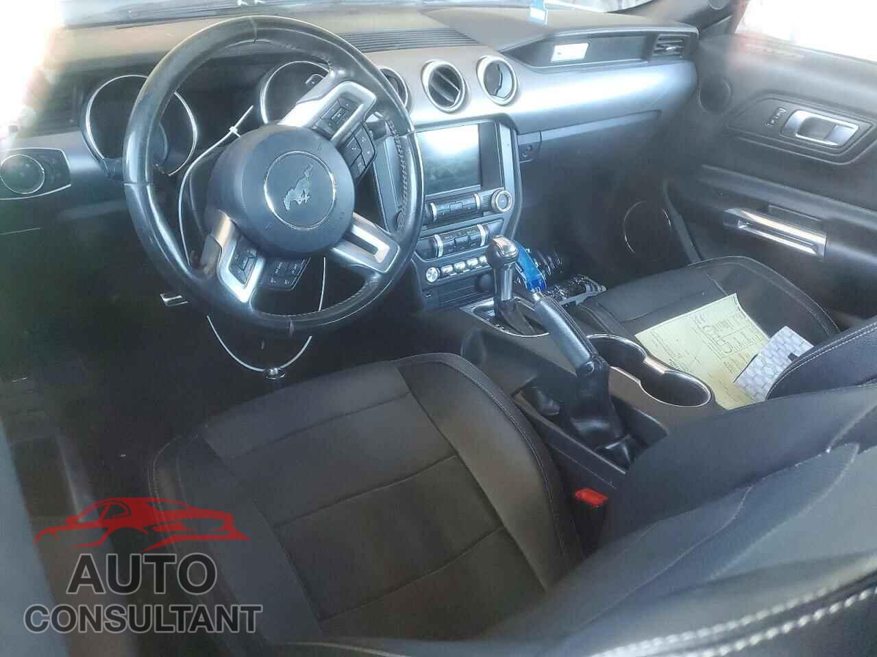 FORD MUSTANG 2018 - 1FATP8UH7J5132397