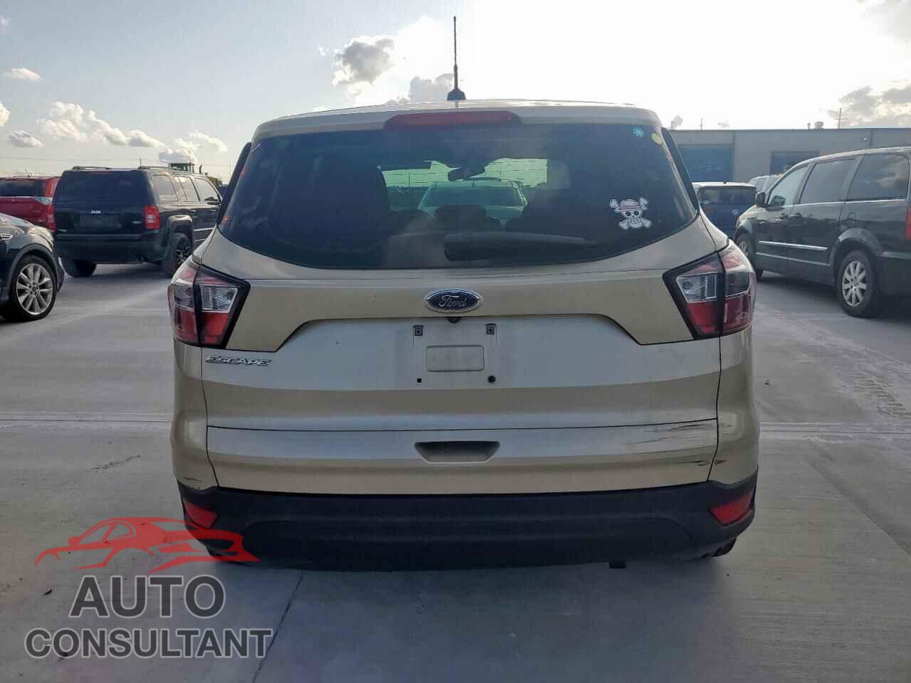 FORD ESCAPE 2017 - 1FMCU0F79HUC49256