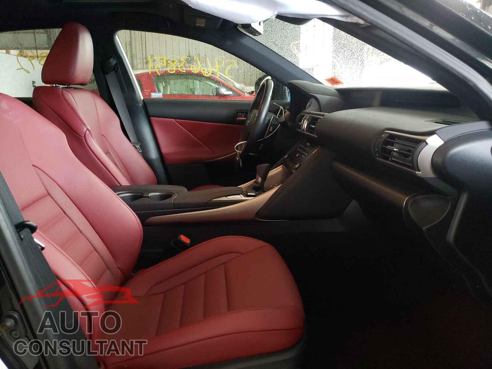 LEXUS IS 2018 - JTHC81D29J5031760