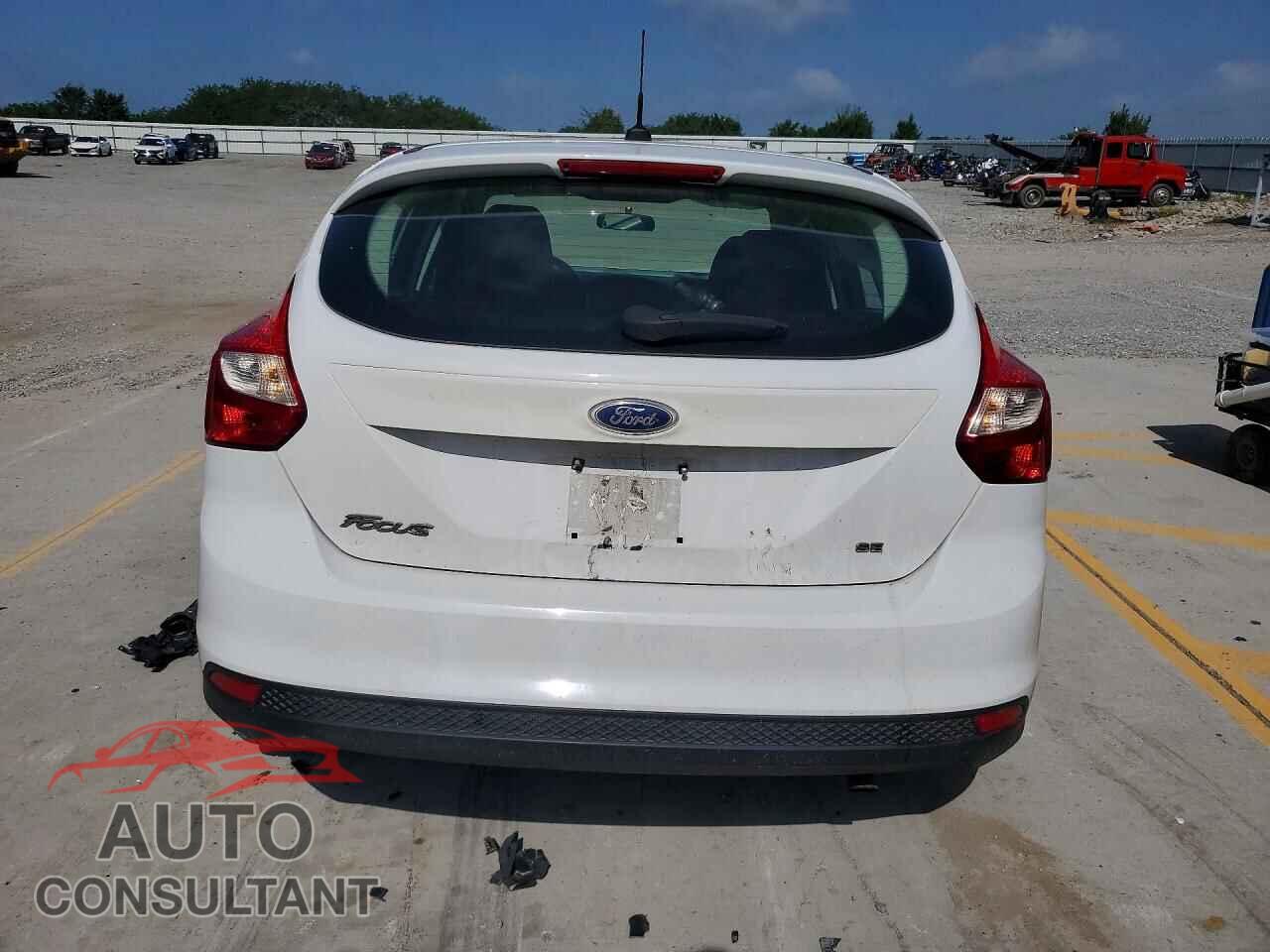 FORD FOCUS 2014 - 1FADP3K22EL200015