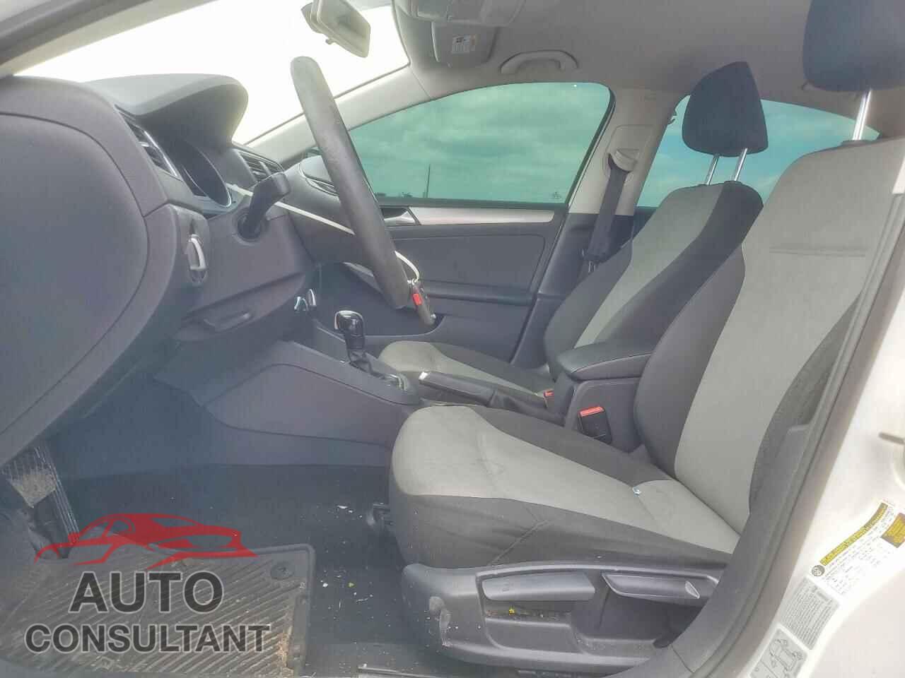 VOLKSWAGEN JETTA 2017 - 3VW2B7AJ6HM324482
