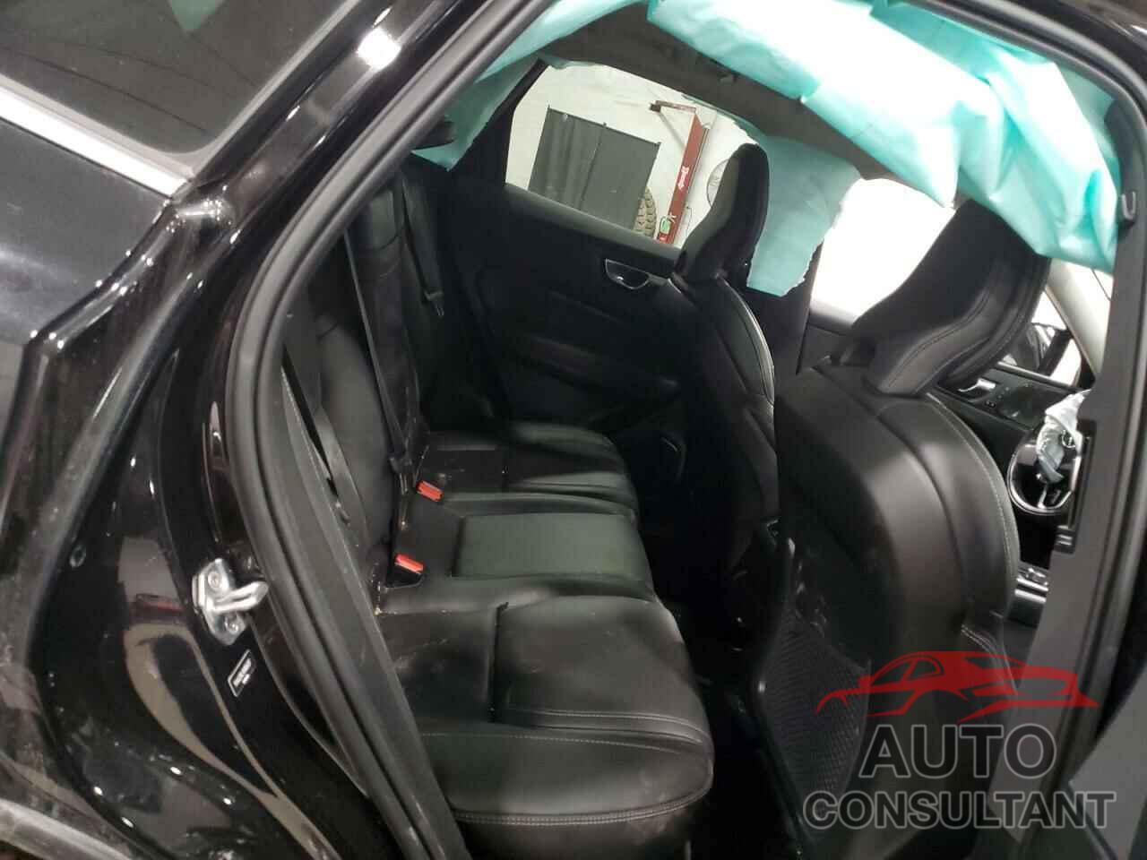 VOLVO XC60 2021 - YV4A22RL9M1864257