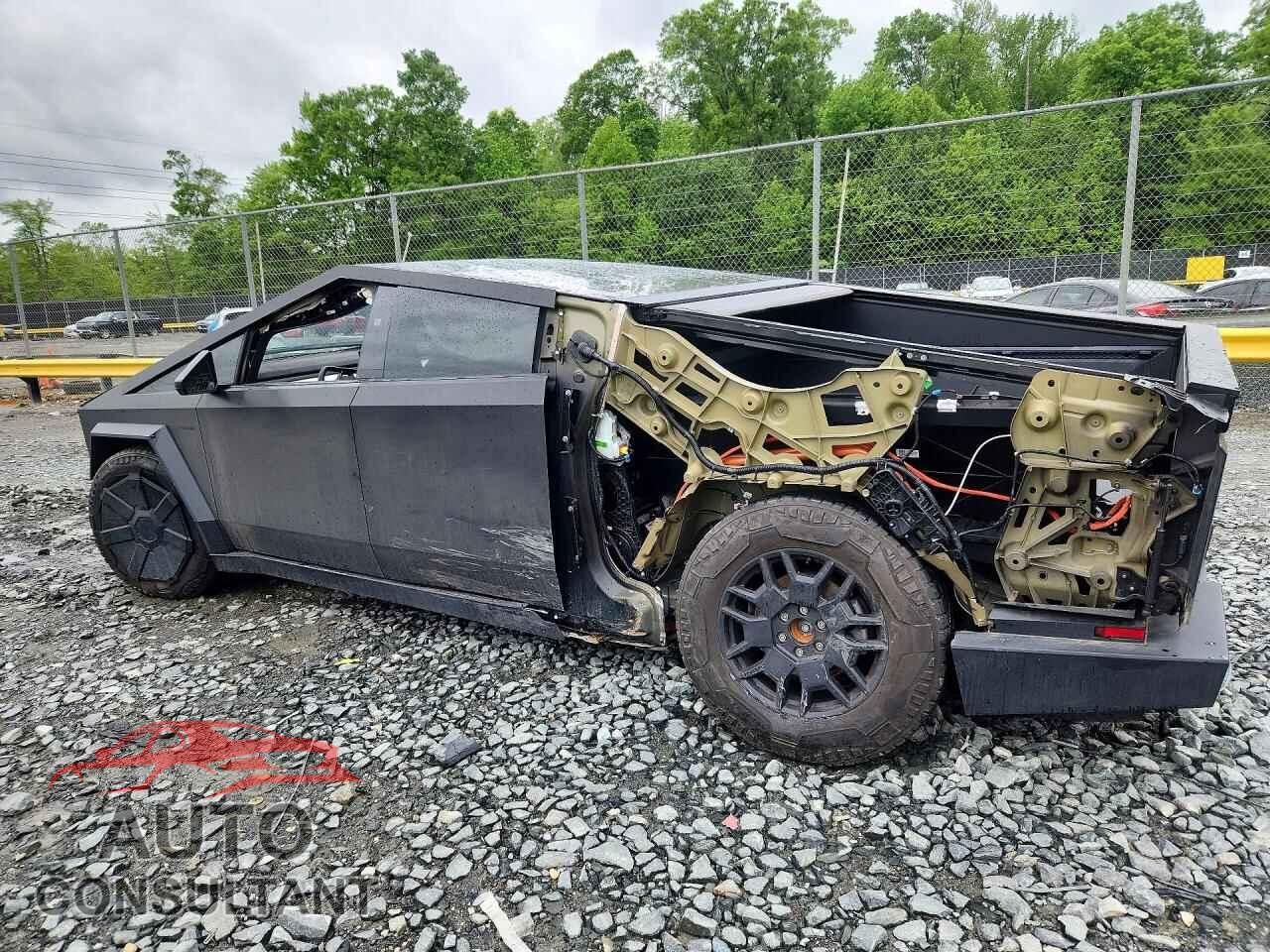 TESLA CYBERTRUCK 2024 - 7G2CEHEE2RA007042