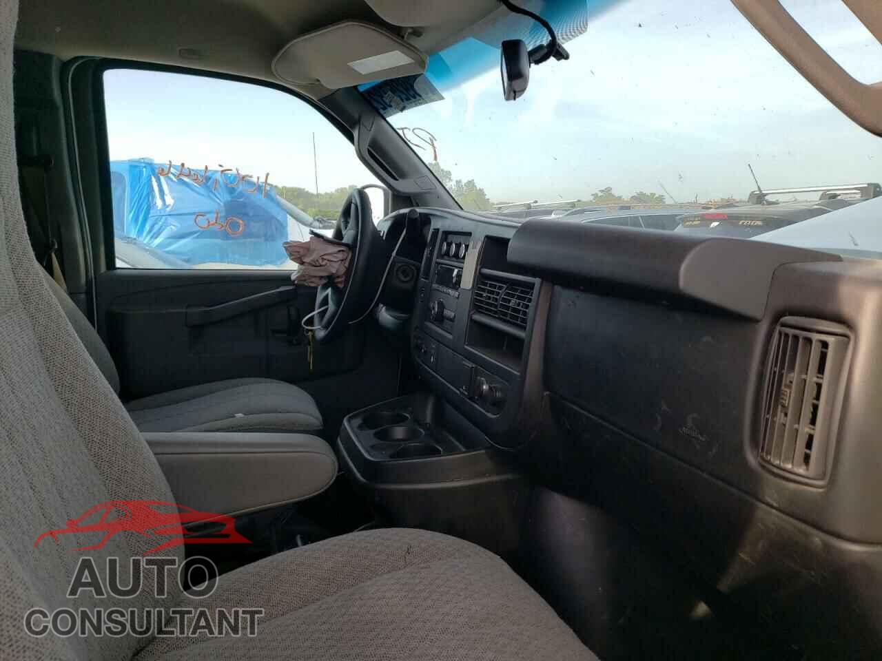 CHEVROLET EXPRESS 2017 - 1GCWGAFF1H1124453