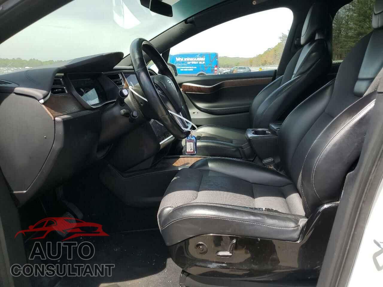 TESLA MODEL X 2016 - 5YJXCAE21GF005015