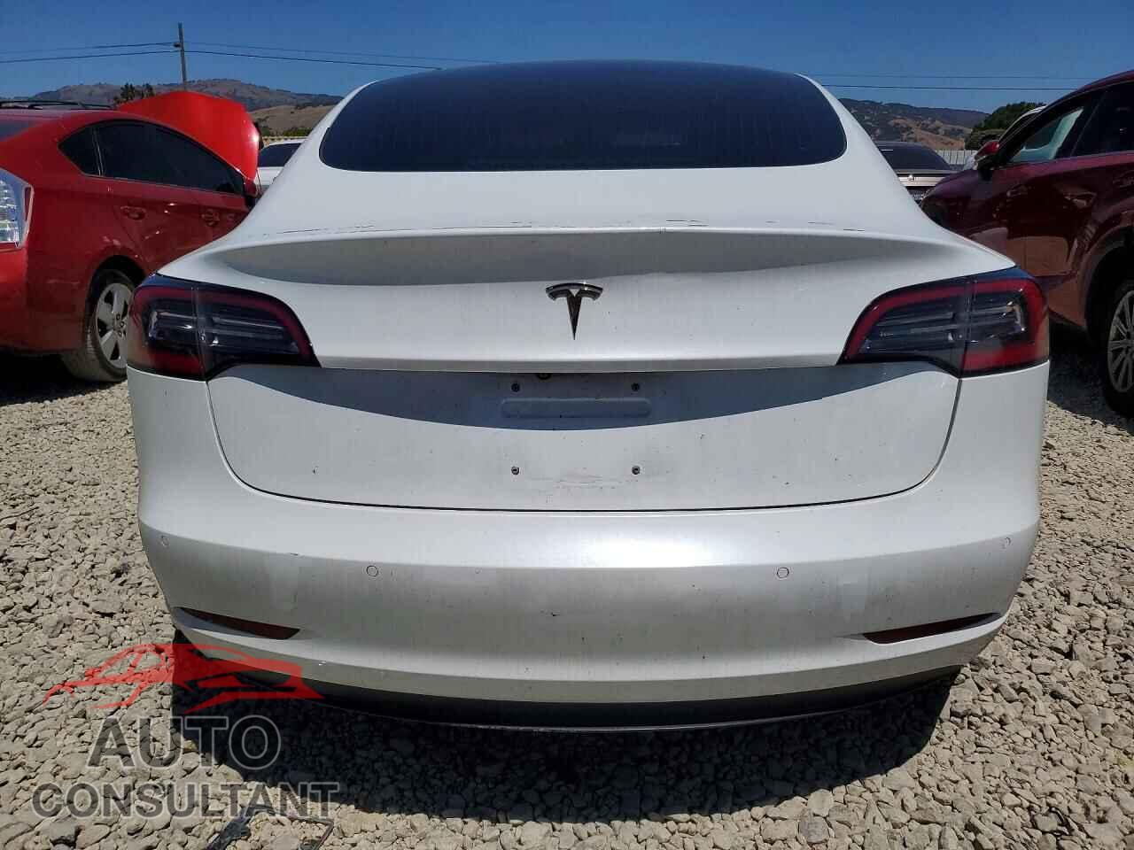 TESLA MODEL 3 2018 - 5YJ3E1EA6JF041211
