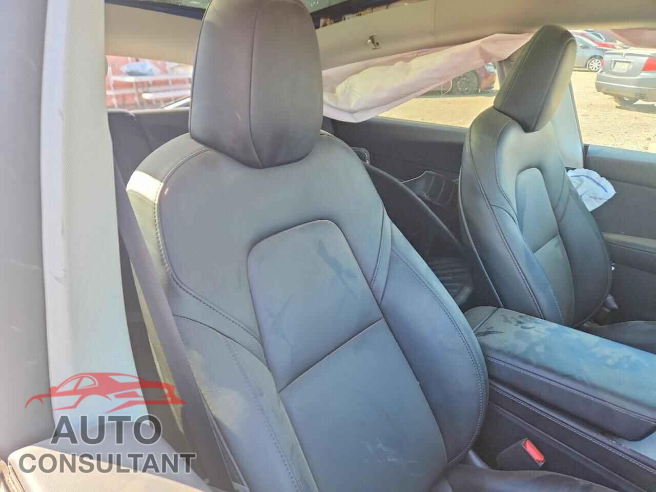 TESLA MODEL Y 2024 - 7SAYGAEE4RF186393