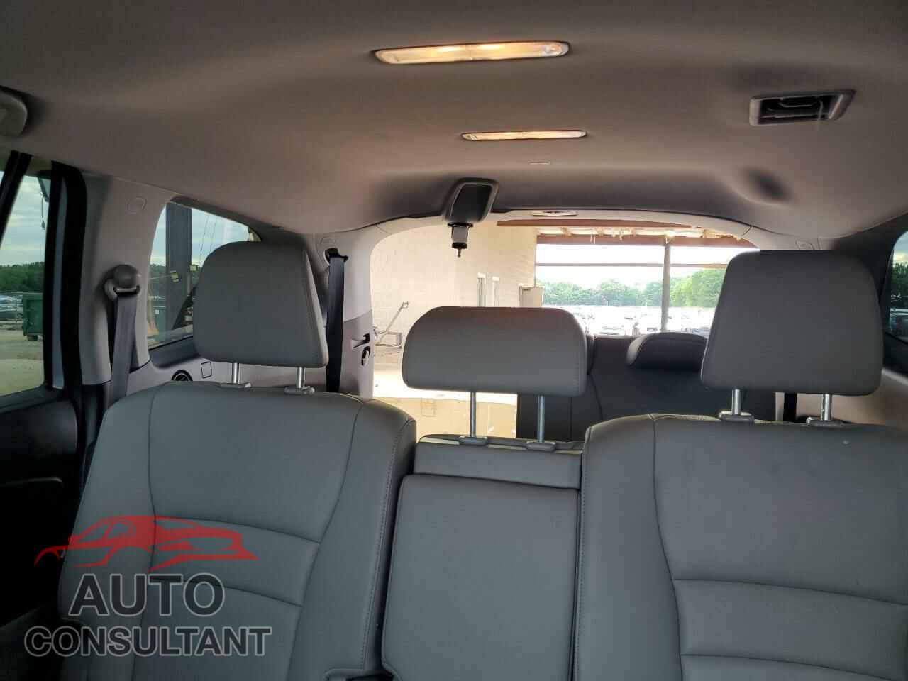 HONDA PILOT 2018 - 5FNYF5H5XJB008124