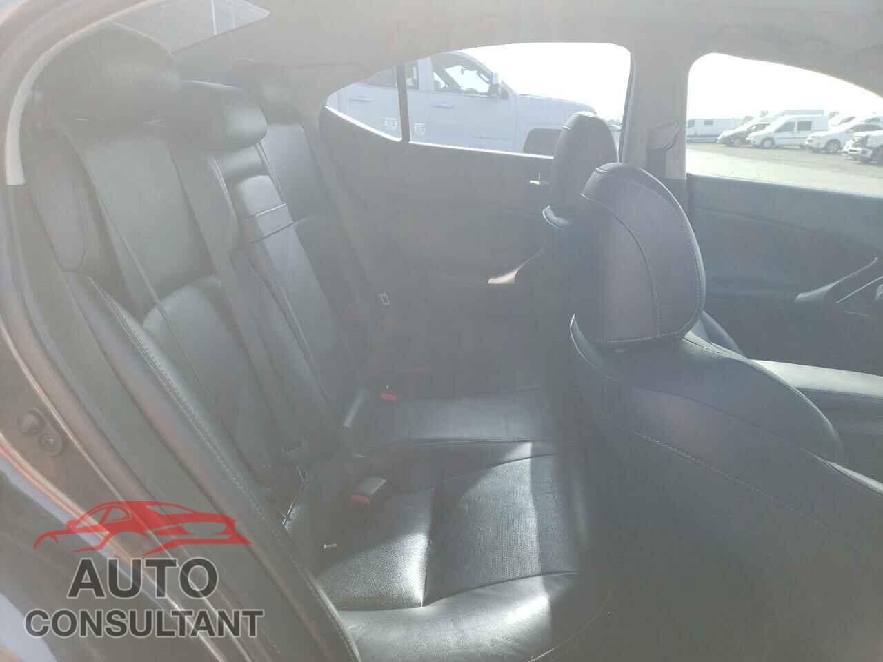 LEXUS IS 2011 - JTHBF5C25B5151910