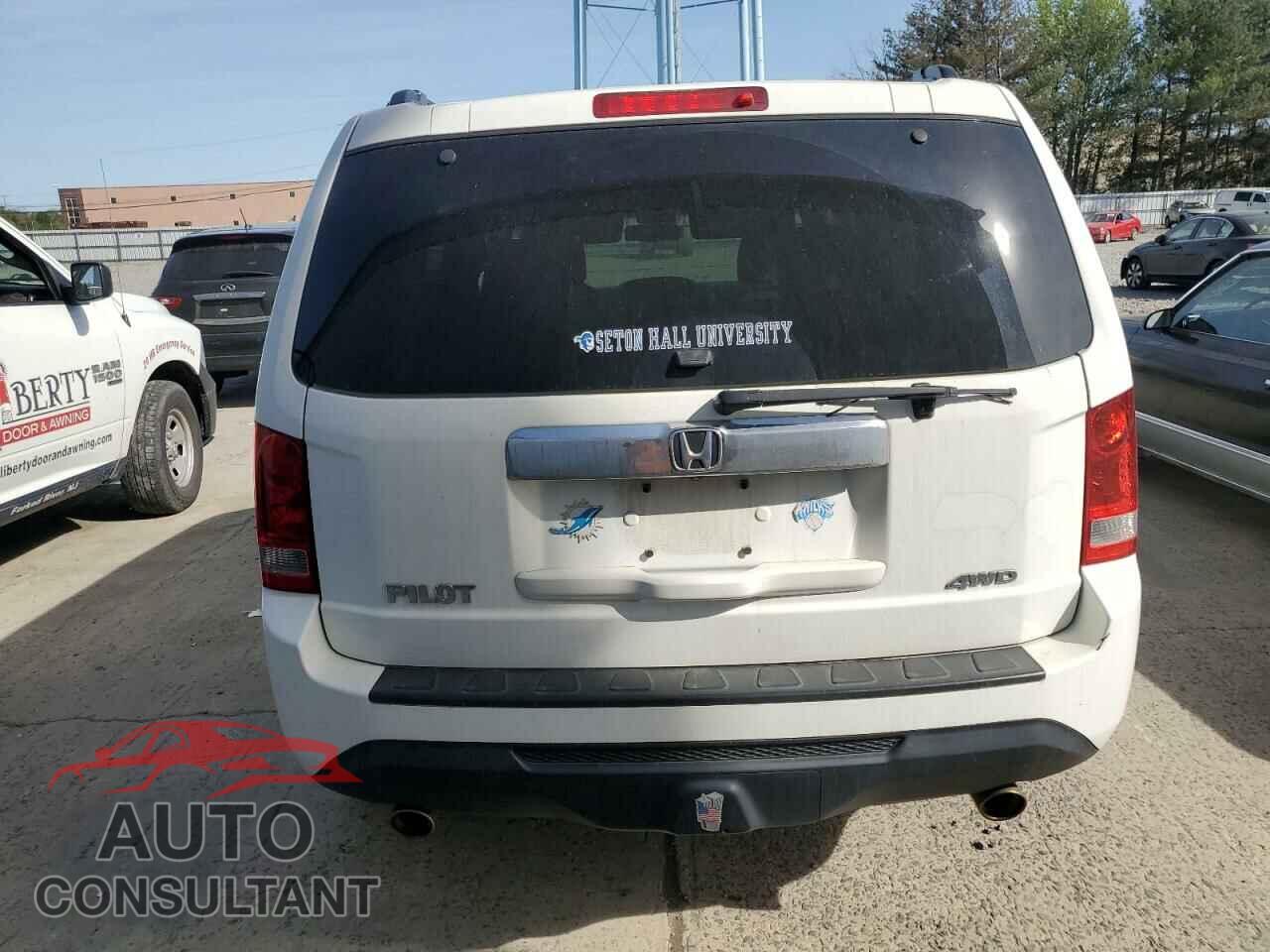 HONDA PILOT 2015 - 5FNYF4H64FB005682