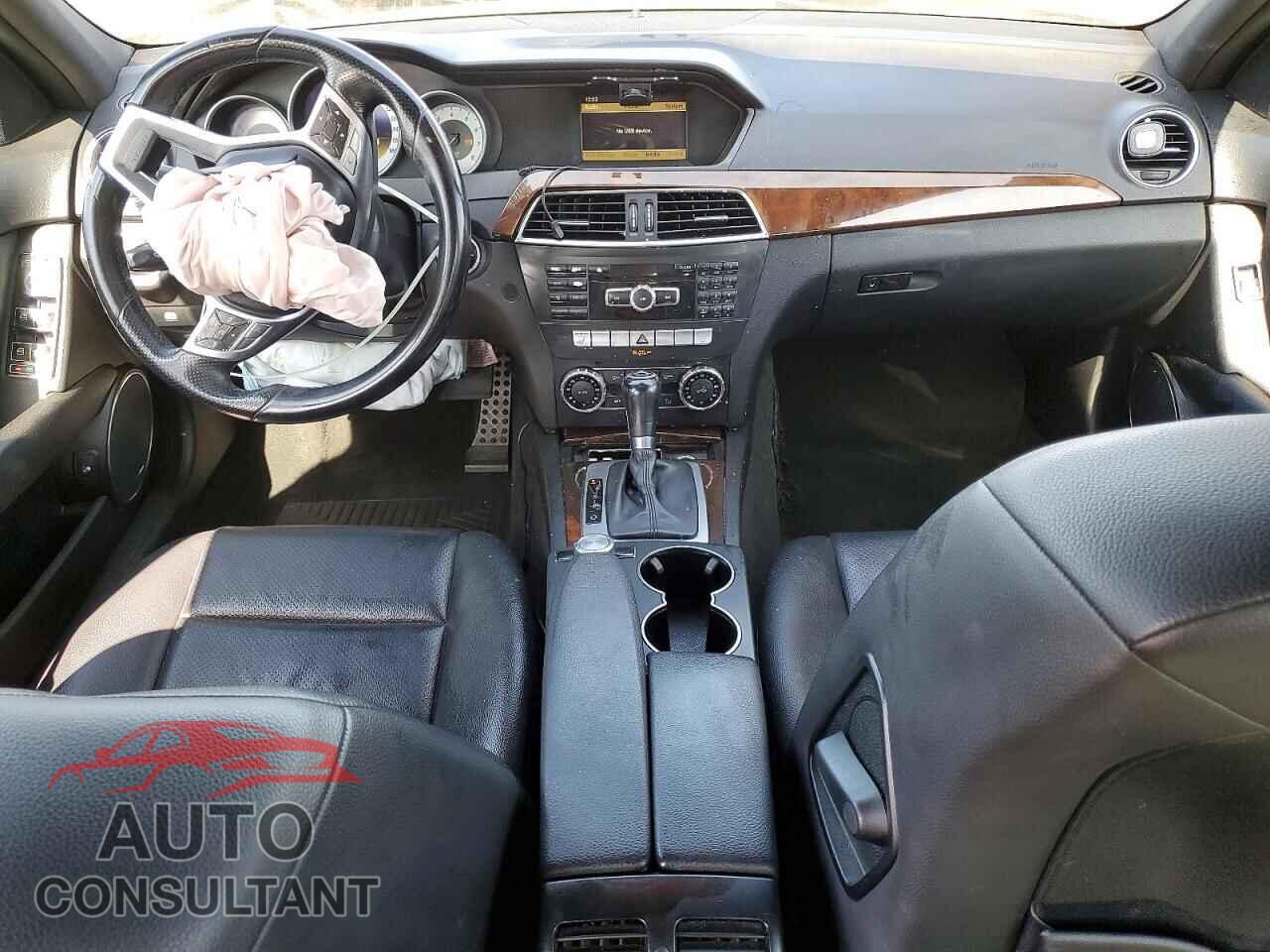 MERCEDES-BENZ C-CLASS 2012 - WDDGF8BB8CR226237