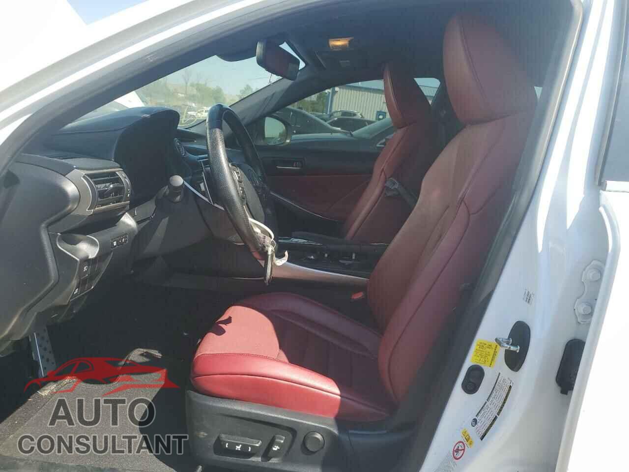 LEXUS IS 2018 - JTHC81D26J5031103